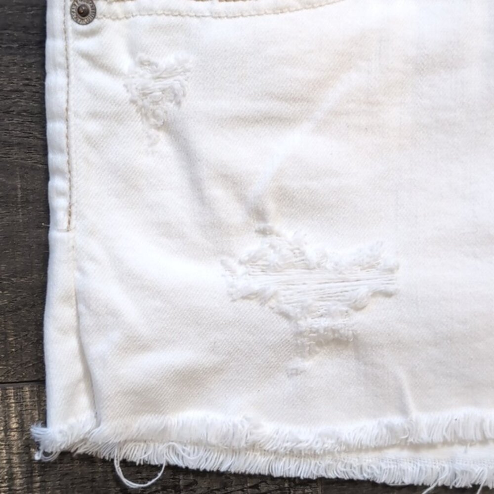 💠 American Eagle White Distressed Denim Mini Skirt Womens Size 6 Stretch - Picture 4 of 12